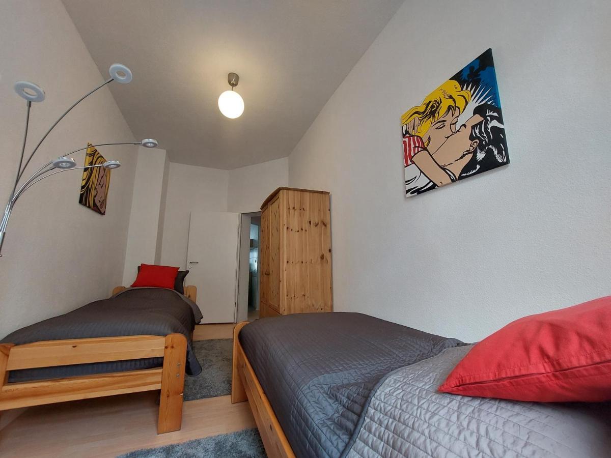 Schoene Zwei-Zimmer-Wohnung "W2" Mit 4 Einzelbetten Und Wlan In Zwenkau Bei Leipzig Im Neuseenland Exterior photo