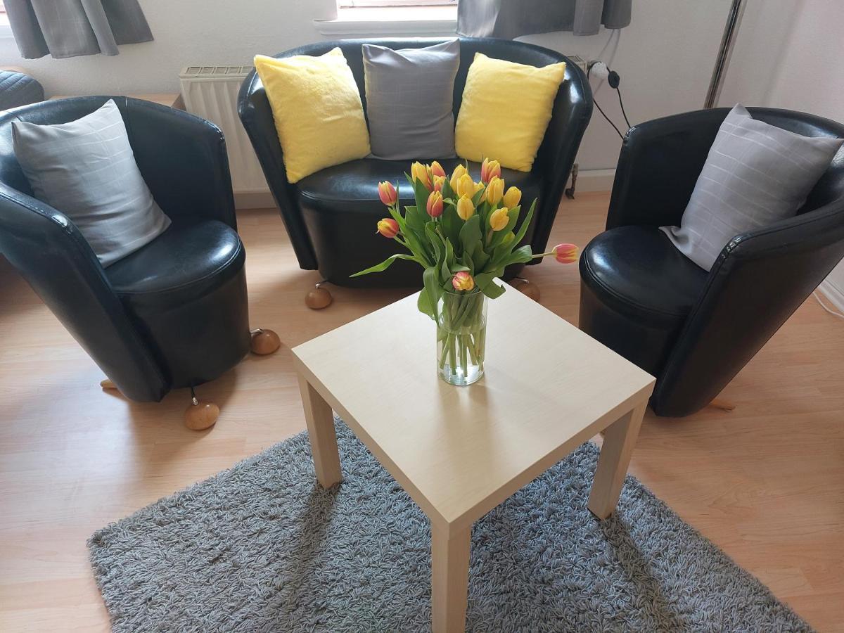 Schoene Zwei-Zimmer-Wohnung "W2" Mit 4 Einzelbetten Und Wlan In Zwenkau Bei Leipzig Im Neuseenland Exterior photo