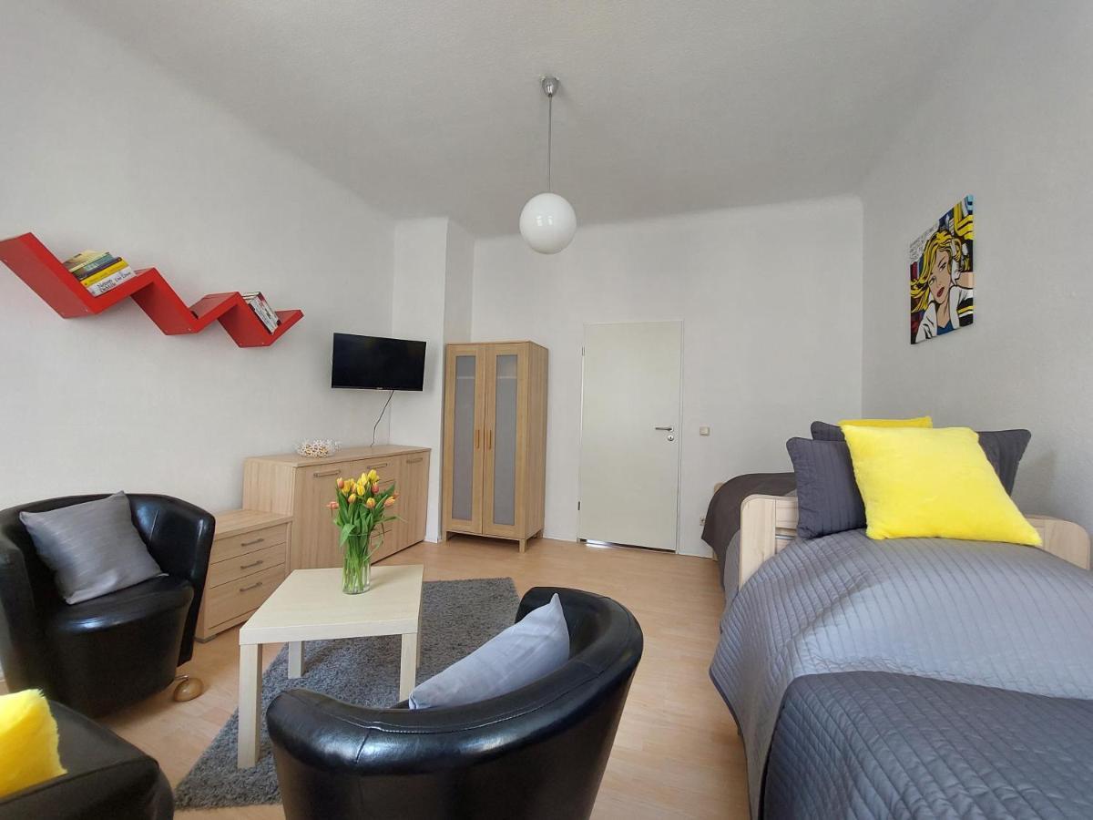 Schoene Zwei-Zimmer-Wohnung "W2" Mit 4 Einzelbetten Und Wlan In Zwenkau Bei Leipzig Im Neuseenland Exterior photo