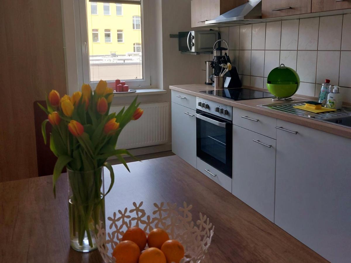 Schoene Zwei-Zimmer-Wohnung "W2" Mit 4 Einzelbetten Und Wlan In Zwenkau Bei Leipzig Im Neuseenland Exterior photo