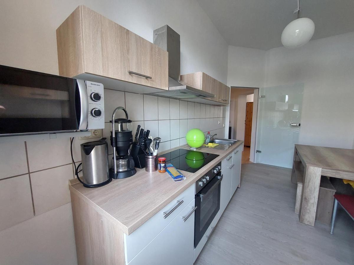 Schoene Zwei-Zimmer-Wohnung "W2" Mit 4 Einzelbetten Und Wlan In Zwenkau Bei Leipzig Im Neuseenland Exterior photo