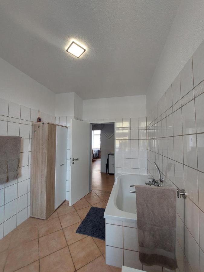 Schoene Zwei-Zimmer-Wohnung "W2" Mit 4 Einzelbetten Und Wlan In Zwenkau Bei Leipzig Im Neuseenland Exterior photo