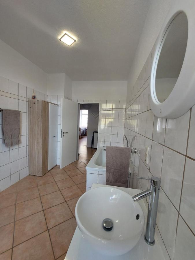 Schoene Zwei-Zimmer-Wohnung "W2" Mit 4 Einzelbetten Und Wlan In Zwenkau Bei Leipzig Im Neuseenland Exterior photo