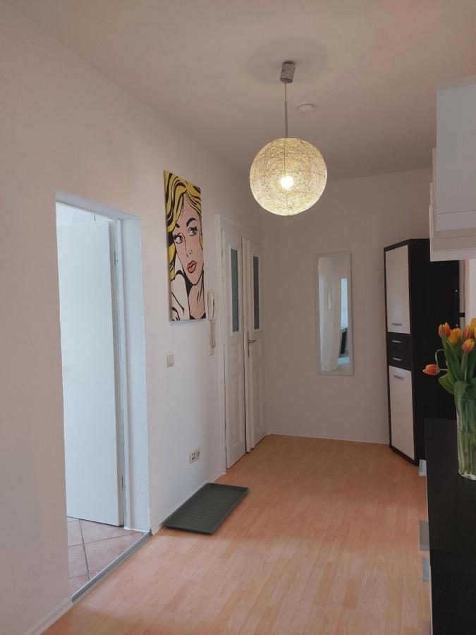 Schoene Zwei-Zimmer-Wohnung "W2" Mit 4 Einzelbetten Und Wlan In Zwenkau Bei Leipzig Im Neuseenland Exterior photo