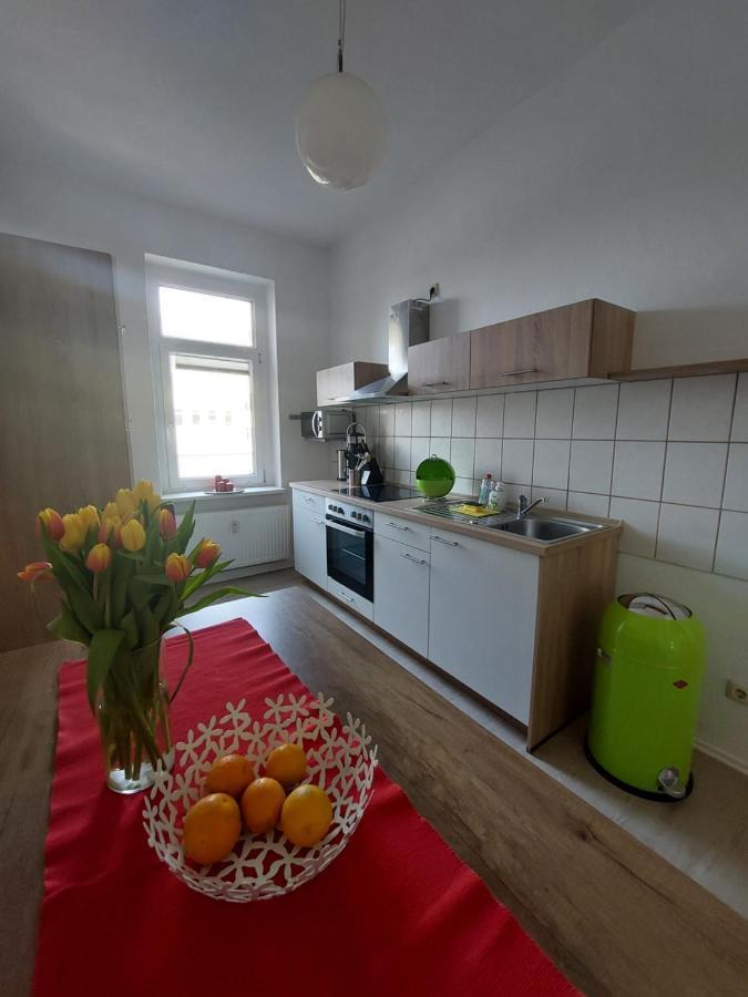Schoene Zwei-Zimmer-Wohnung "W2" Mit 4 Einzelbetten Und Wlan In Zwenkau Bei Leipzig Im Neuseenland Exterior photo