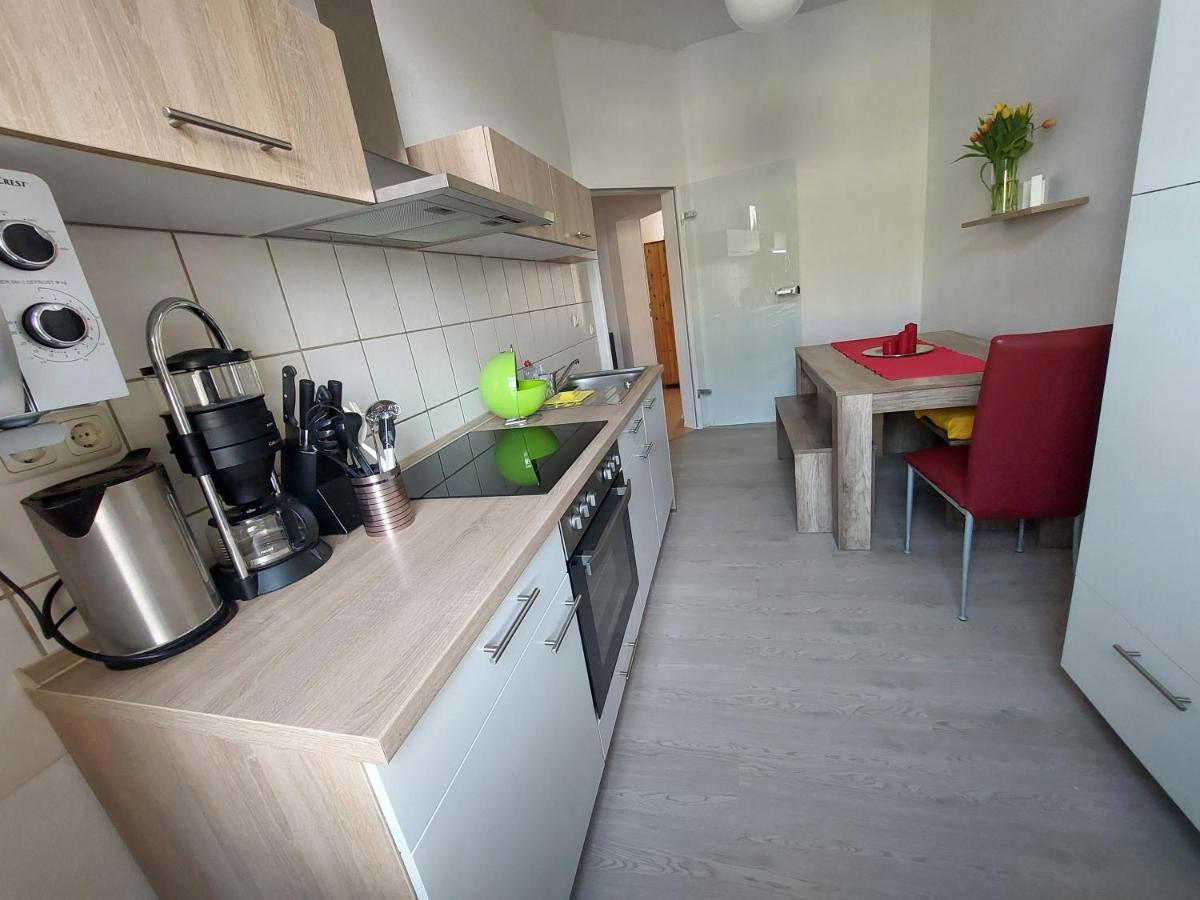 Schoene Zwei-Zimmer-Wohnung "W2" Mit 4 Einzelbetten Und Wlan In Zwenkau Bei Leipzig Im Neuseenland Exterior photo