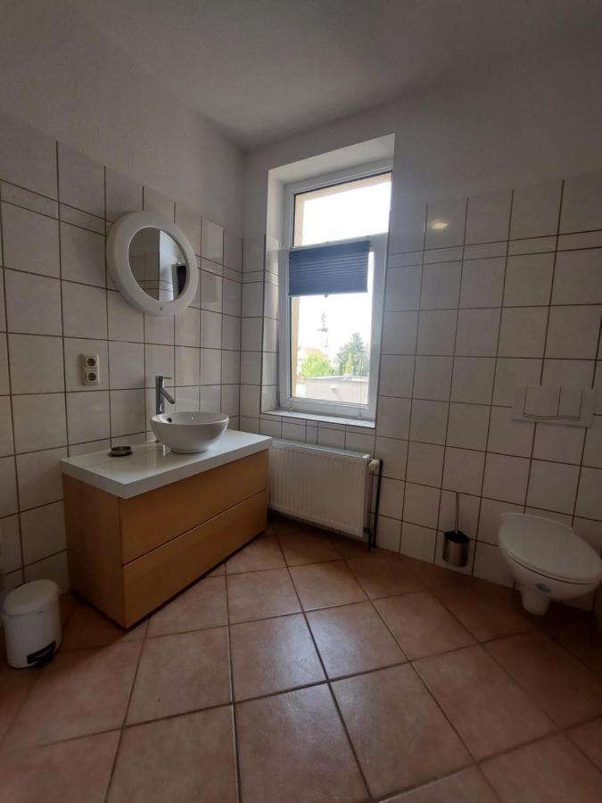 Schoene Zwei-Zimmer-Wohnung "W2" Mit 4 Einzelbetten Und Wlan In Zwenkau Bei Leipzig Im Neuseenland Exterior photo