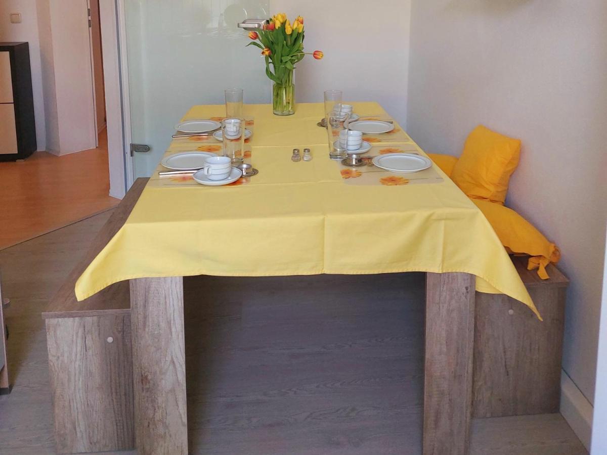 Schoene Zwei-Zimmer-Wohnung "W2" Mit 4 Einzelbetten Und Wlan In Zwenkau Bei Leipzig Im Neuseenland Exterior photo